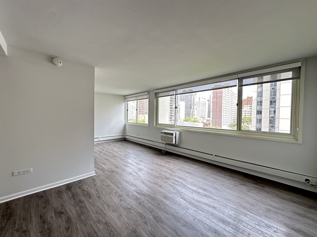 Building Photo - 1349 N Dearborn St