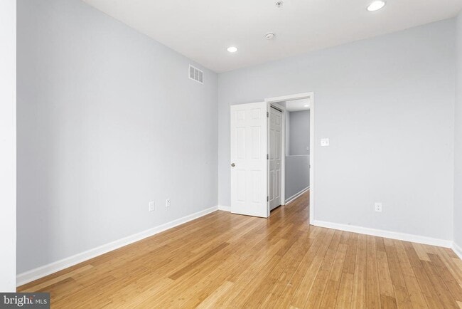 Building Photo - 2139 Latona St