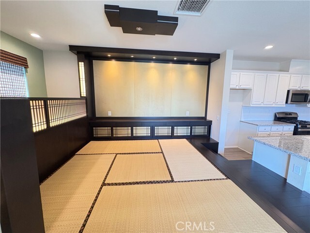 Building Photo - 280 W Via Presido