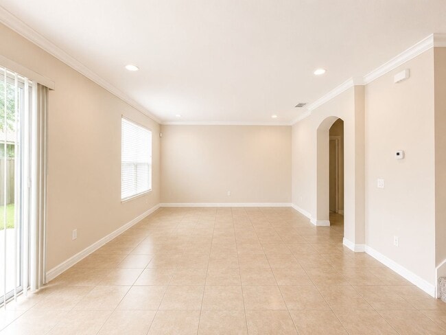 Building Photo - Cypress Lakes 5/4 with 3-Car Garage