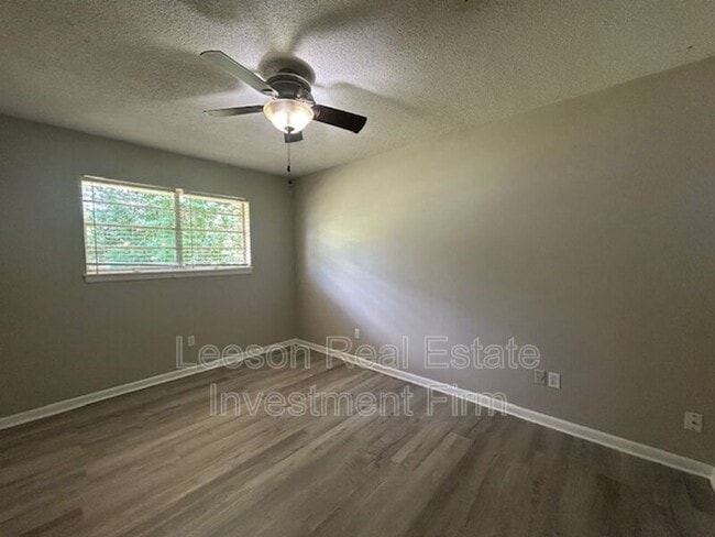 Building Photo - 2107 Orbit Dr