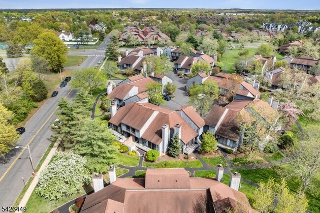 Building Photo - 257 Gemini Dr