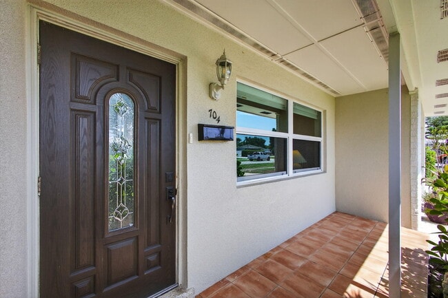 Building Photo - 704 Juniper Dr