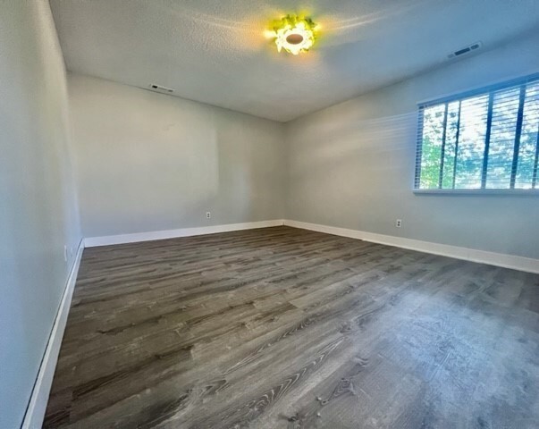 Building Photo - 11 Thayer Pond Dr