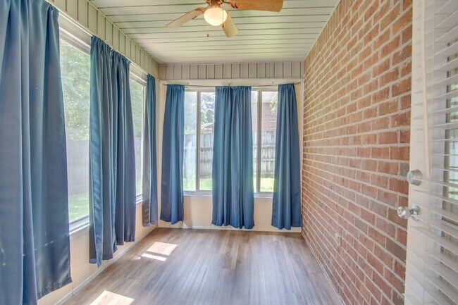 Building Photo - Northeast Pensacola 2 R, 2BA Home Near UWF with Wood-Look Flooring, Large Sunroom, Spacious Lot &...