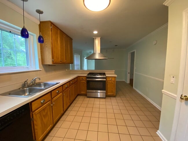 Building Photo - 3466 Hyde Park Way