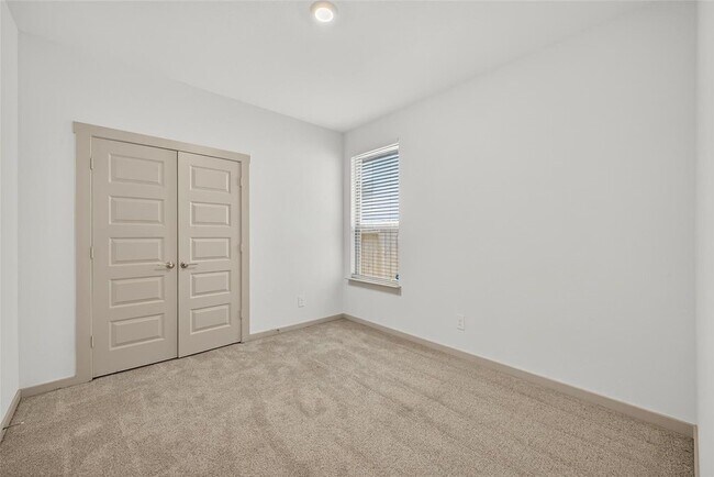 Building Photo - 29215 Pikes Peak Dr