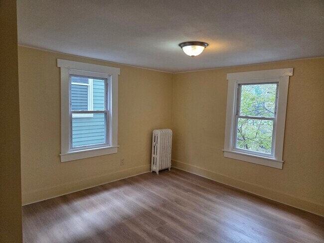 Building Photo - 153 Hamilton St