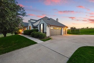 Building Photo - 10701 Los Rios Dr