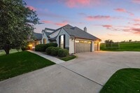Building Photo - 10701 Los Rios Dr