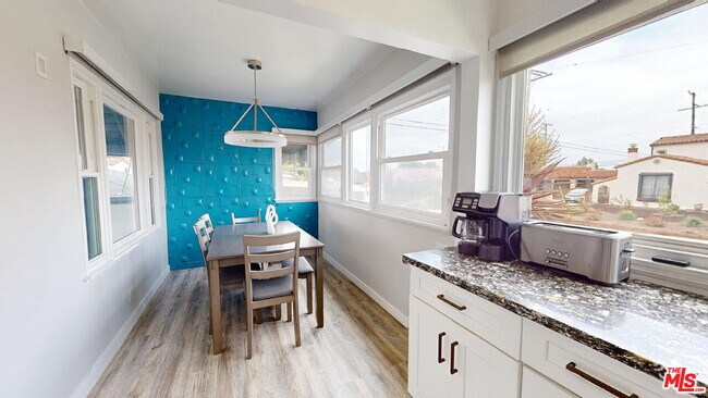 Building Photo - 3453 Floresta Ave