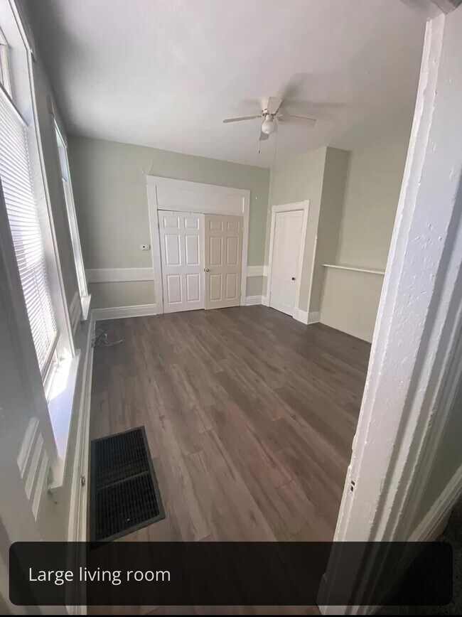 Bedroom - 2320 W Clifton Ave