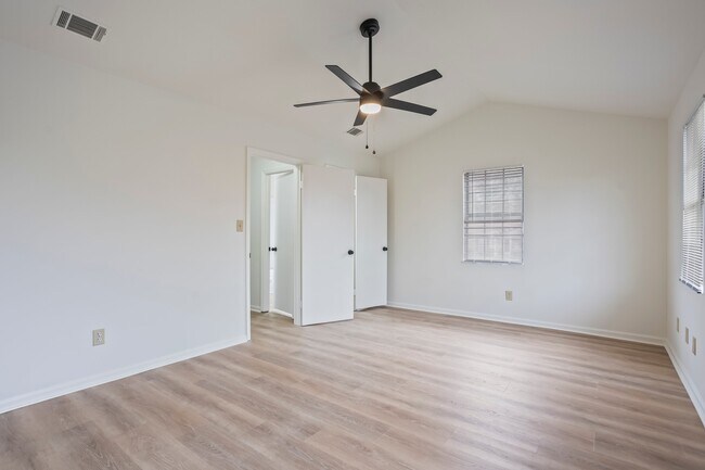 Building Photo - 3709 Kingsgate Dr