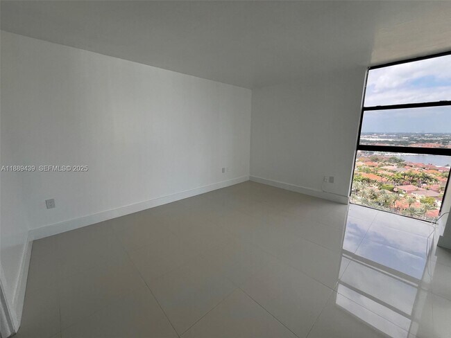 Building Photo - 20505 E Country Club Dr