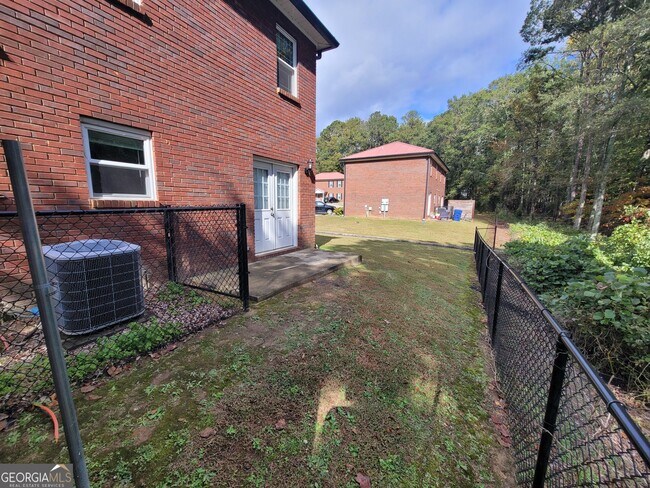 Building Photo - 160 2nd St