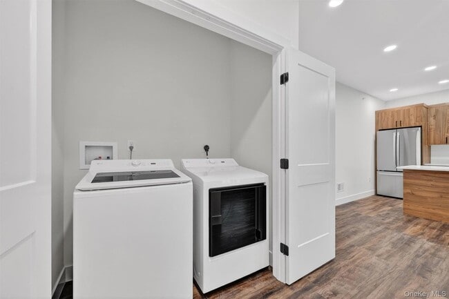 Building Photo - 19 Welling Pl