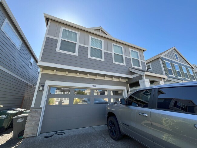 Building Photo - Spacious 3-Bedroom + Loft Home with Modern...