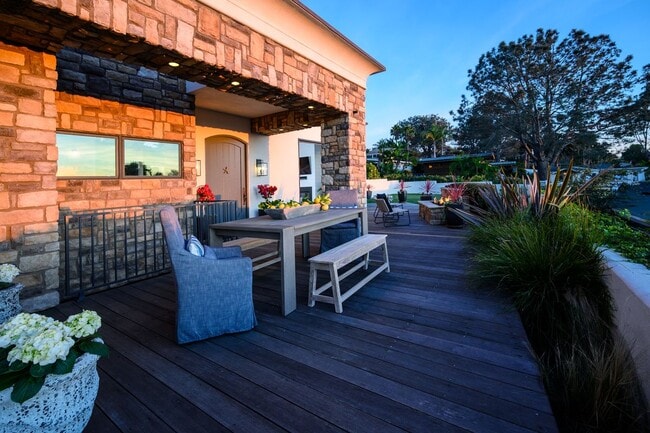 Building Photo - 334 La Amatista Rd