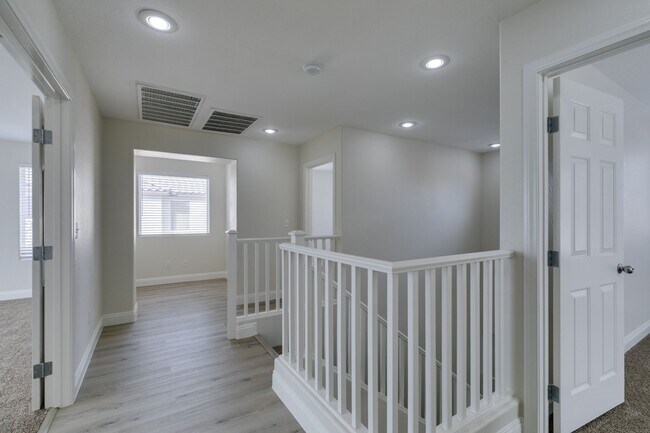 Building Photo - Charming 4 Bedroom, 3 Bathroom Home Near S...