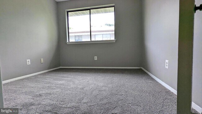 Building Photo - 1703 Fountain Rock Way
