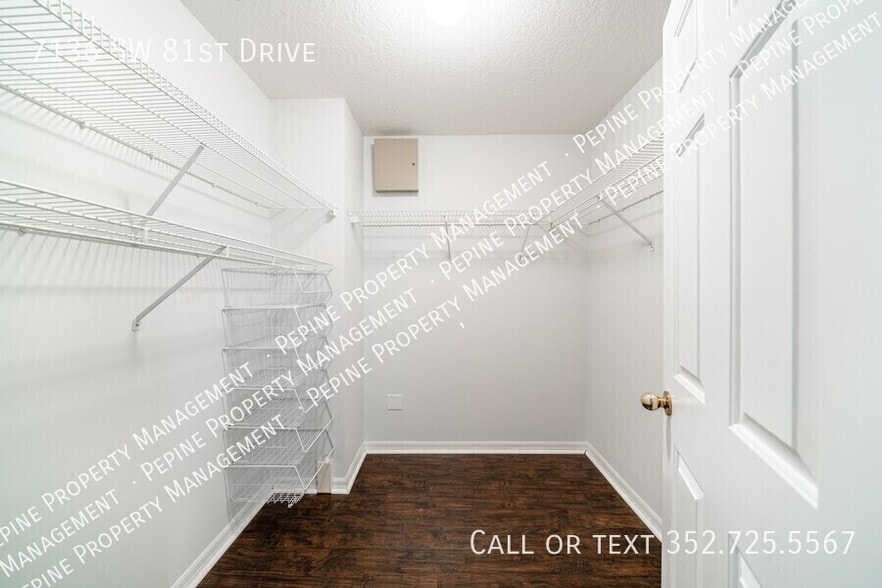 Building Photo - 7136 SW 81st Dr