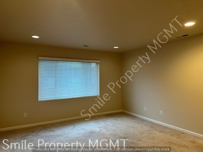 Building Photo - single house