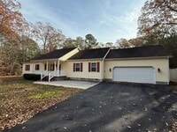 Building Photo - Beautiful 3-Bedroom Single Family Home on Private Lot- RENT NOW, SAVE NOW!