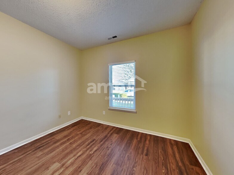 Building Photo - 9735 Thomas Ln