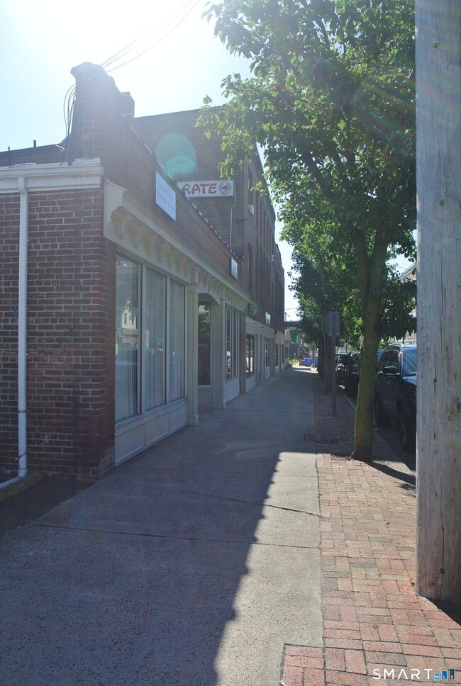 Building Photo - 549 Howe Ave