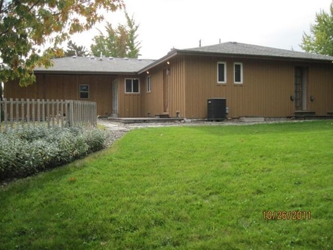 Building Photo - 5007 W Irving St