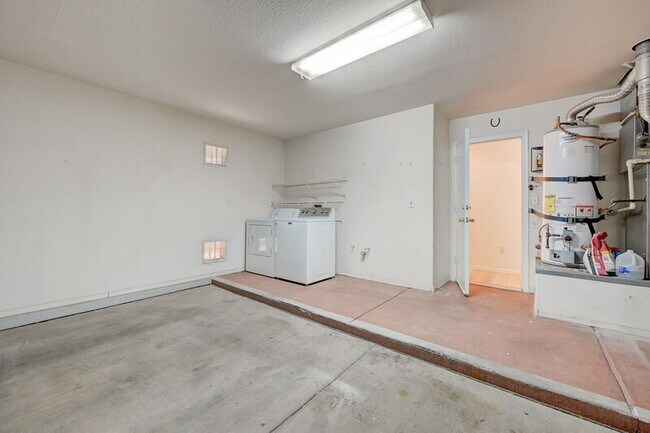Building Photo - 2613 Breakers Creek Dr