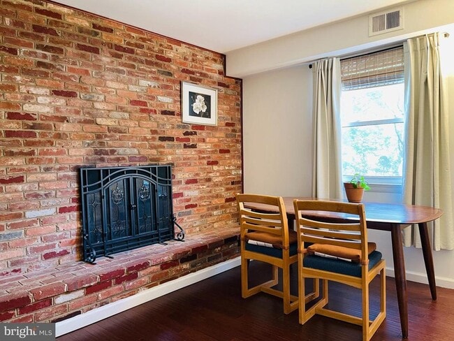 Building Photo - 928 Venice Dr