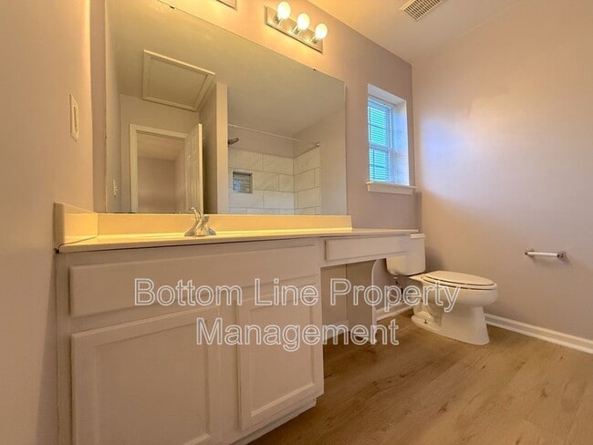 Building Photo - 224 Primrose Walk