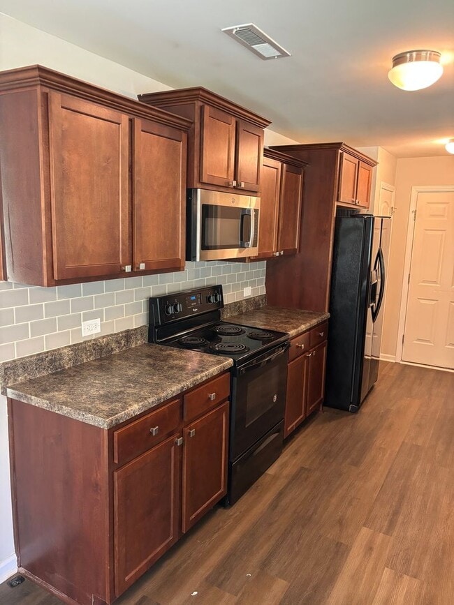 Building Photo - August Rent Free - Elegant, Modern Home in...
