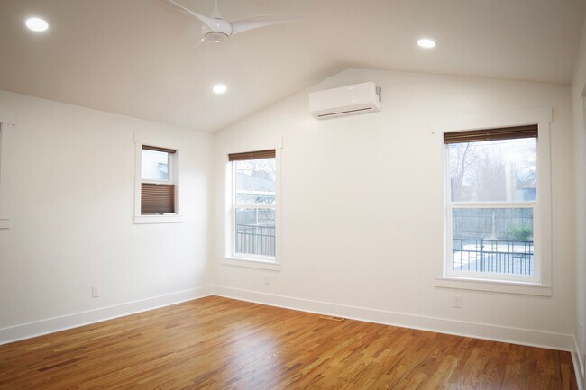 Building Photo - 4811 W Rose Hl St