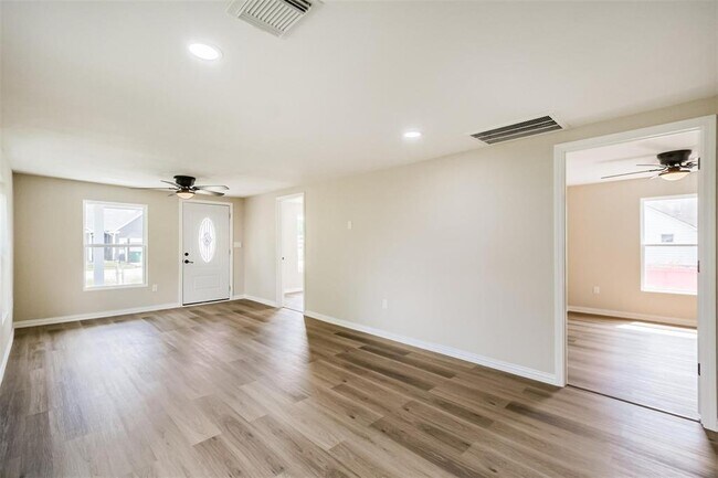 Building Photo - 3108 Memel St