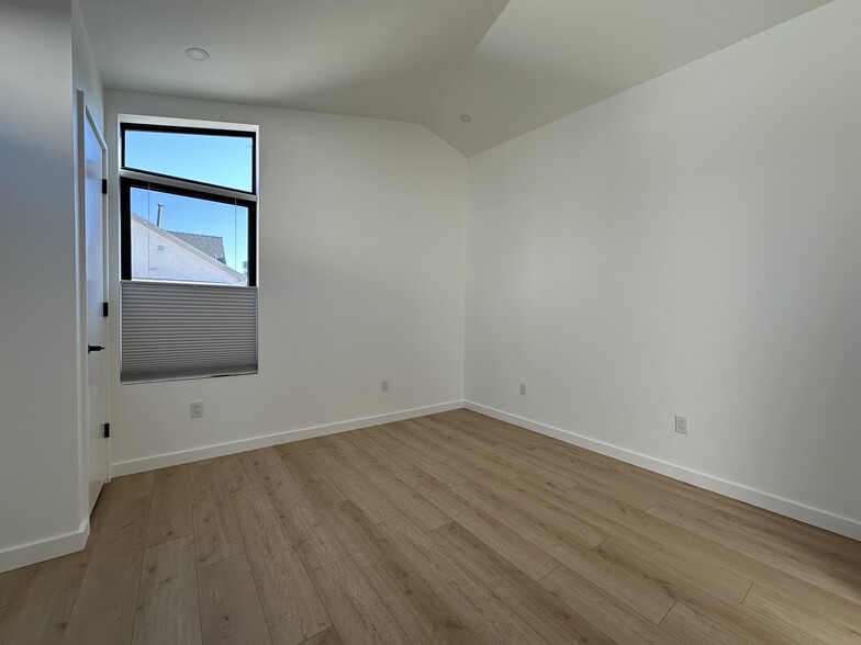 Bedroom w/ Pull-up Shades - 10773 Tabor St