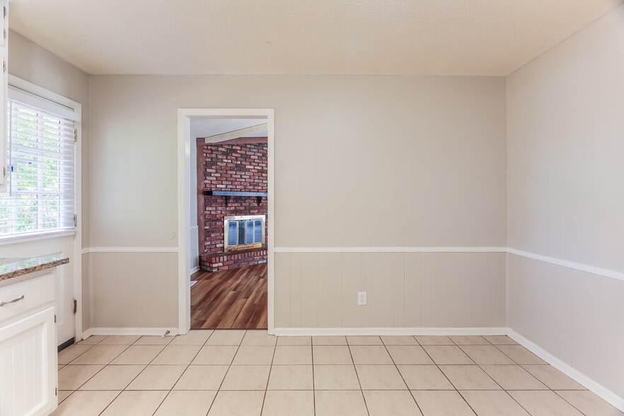 Building Photo - 1632 Maralyn Dr