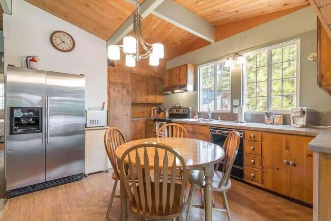 Building Photo - SEASONAL LEASE: "Ski Bird's Paradise"