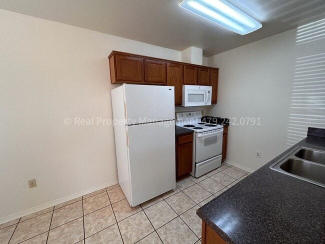 Building Photo - Move In Ready!! Cozy 3 Bed 2 Bath Duplex!