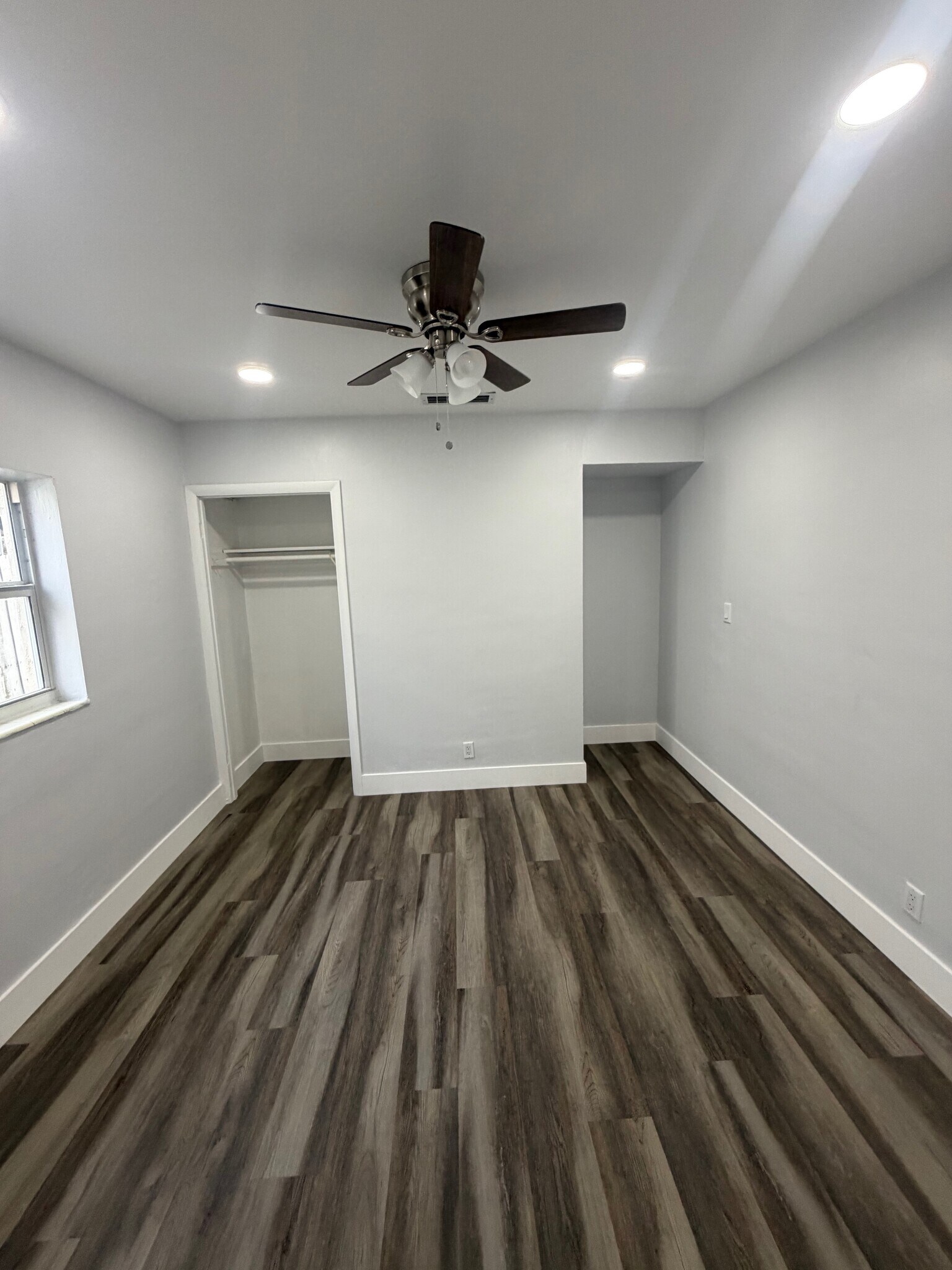 Building Photo - 531 NE 58th St