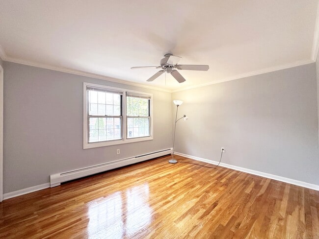 Building Photo - 245 Sunnyridge Ave