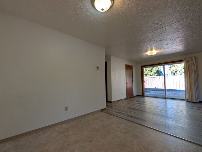 Building Photo - Great 2 bed/1 bath duplex in Santa Clara!