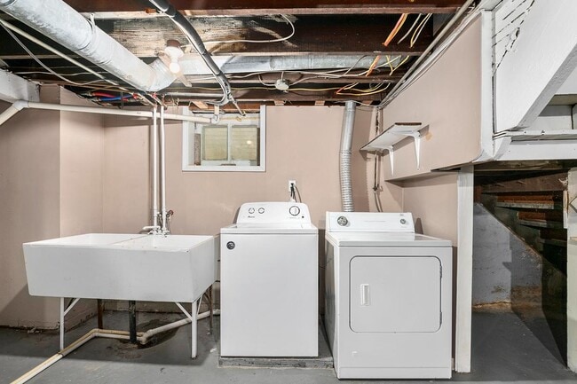 Building Photo - 220 Valley Ave SW