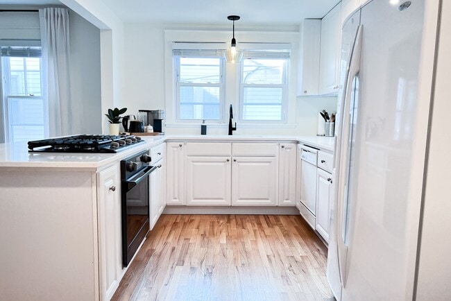 Building Photo - Furnished 3 Bedroom Walkable East Nashvill...