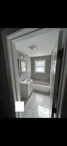 Bathroom - 3 Morris St