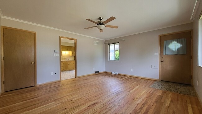 Family Room - 4365 Glenmawr Ave