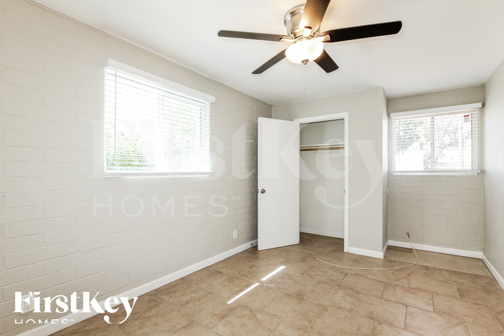 Building Photo - 4138 E Bluefield Ave