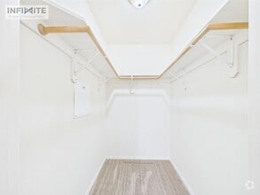 Building Photo - Bright & Spacious 3-Bedroom Apartment