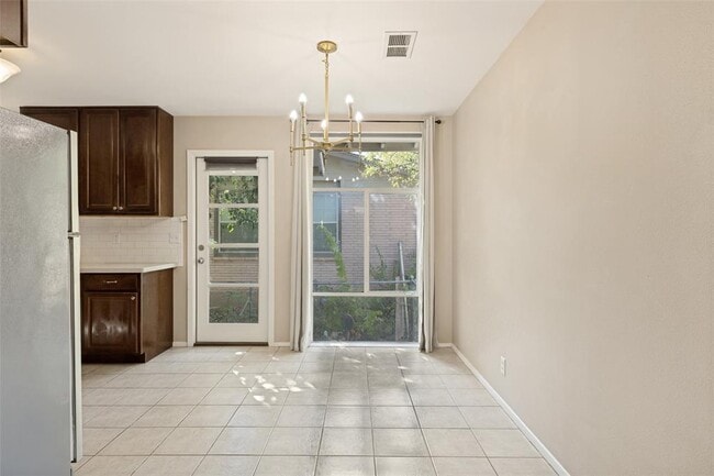 Building Photo - 1405 Broadmoor Dr